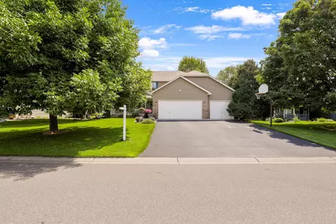 9118 Nantwick Rdg, Brooklyn Park, MN 55443
