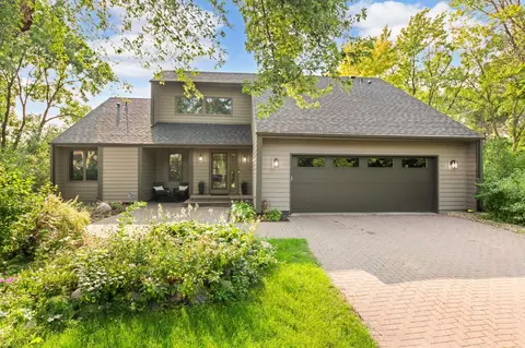 9916 Yosemite Cir, Bloomington, MN 55437