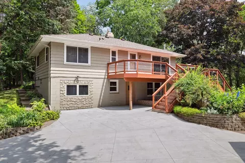1049 Mcknight Rd S, Saint Paul, MN 55119
