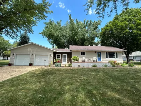 208 E South St, Janesville, MN 56048