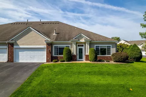 5843 Prairie Ridge Dr, Shoreview, MN 55126