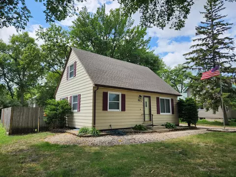 403 Hudson Ave, Marshall, MN 56258