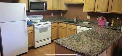 1321 Lake Dr W #211, Chanhassen, MN 55317