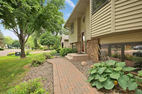 4687 Beacon Hill Rd, Eagan, MN 55122 photo 4