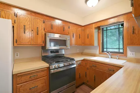4687 Beacon Hill Rd, Eagan, MN 55122 photo 12