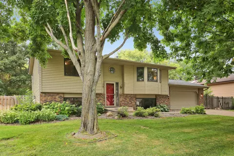 4687 Beacon Hill Rd, Eagan, MN 55122 photo 2