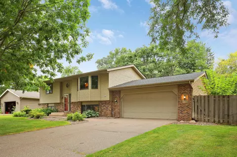 4687 Beacon Hill Rd, Eagan, MN 55122 photo 3