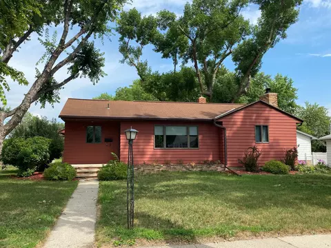 701 10th St S, Benson, MN 56215