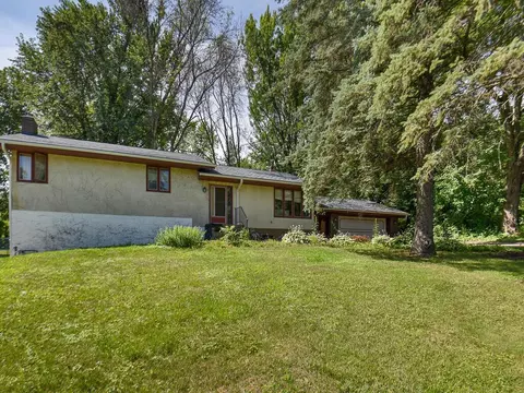 1740 Upper 55th St E, Inver Grove Heights, MN 55077