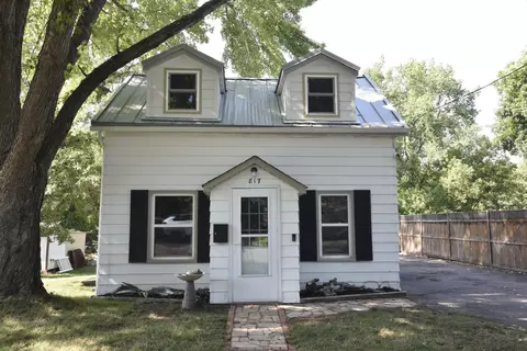 817 Bluff Ave E, Shakopee, MN 55379