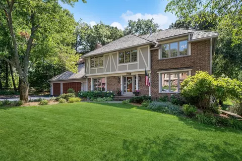 1930 Safari Trl, Eagan, MN 55122