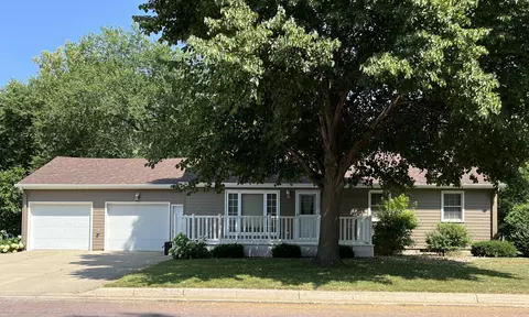 621 Western Ave, Windom, MN 56101