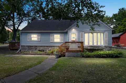 1092 S Shore Dr, Forest Lake, MN 55025