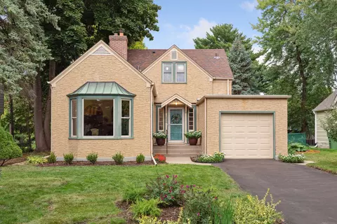 1834 Arona St, Falcon Heights, MN 55113