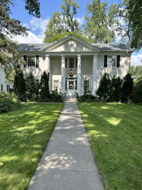 1811 Summit Ave, Saint Paul, MN 55105