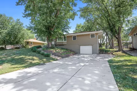 2834 Western Ave N, Roseville, MN 55113