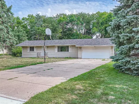 10513 Vessey Rd, Bloomington, MN 55437