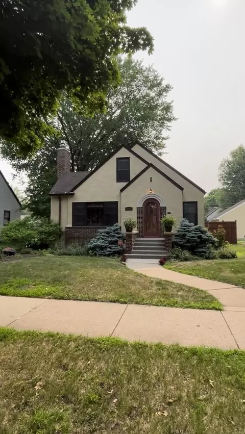 1530 Arona St, Saint Paul, MN 55108