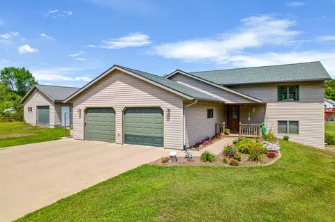 s2878 Willow Lane, Fountain City, WI 54629