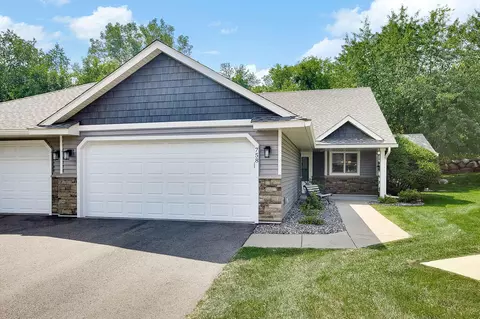 758 Echo Shores Ct, Mahtomedi, MN 55115