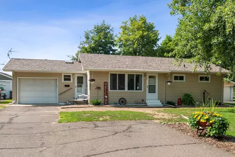 1002 W Lincoln Rd, New Richmond, WI 54017