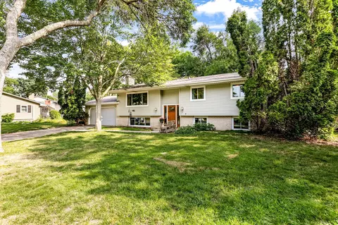 3102 Keating Ct, Burnsville, MN 55337