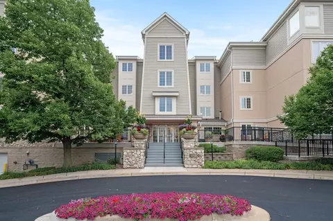 11460 Fairfield Rd W #103, Minnetonka, MN 55305