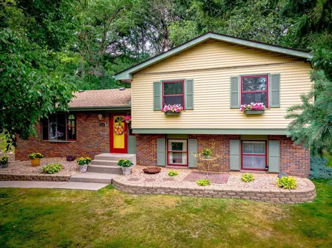 2203 Highwood Ave E, Saint Paul, MN 55119