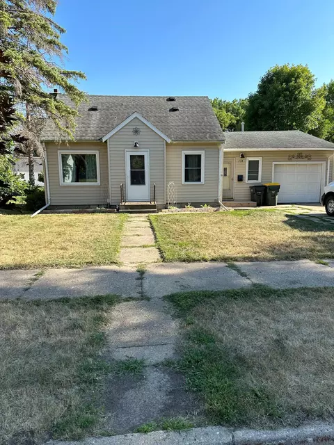 718 E Wyoming St, Redwood Falls, MN 56283