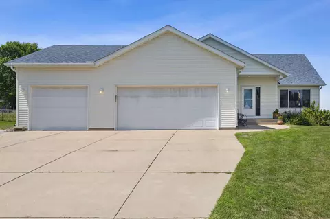 1909 Eastern Star Cir, Sauk Rapids, MN 56379