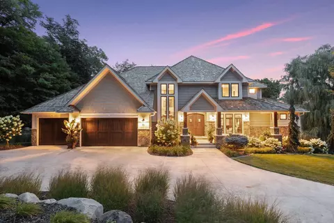 10 Myrtlewood Rd, Wayzata, MN 55391