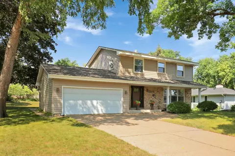 9712 Rich Curv, Bloomington, MN 55437