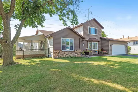 9509 Washburn Ave N, Brooklyn Park, MN 55444