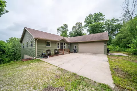 44104 County Road 12, Dakota, MN 55925