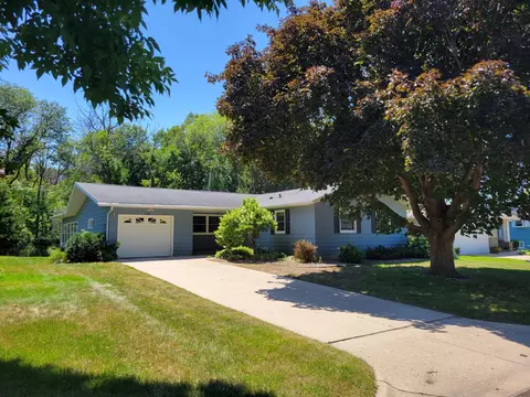 329 13th St NE, Owatonna, MN 55060