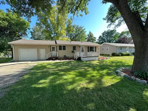 505 3rd Ave S, Raymond, MN 56282