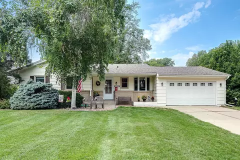 2585 Perry Ave N, Golden Valley, MN 55422