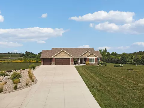 11950 Murphy Ln, Belle Plaine, MN 56011