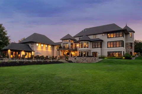 221 Primrose Ln, Medina, MN 55340