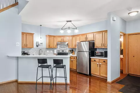431 Hickory Ln N, Oakdale, MN 55128