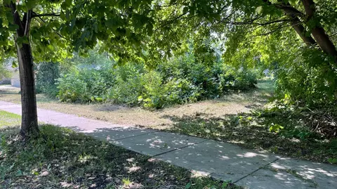 1140 E 3rd St E, Saint Paul, MN 55106 photo 2