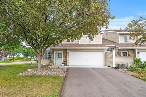 1741 Sandstone Curv #1043, Shakopee, MN 55379