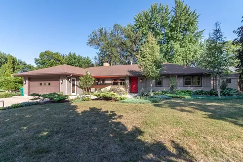 107 Sunset Cir, Le Sueur, MN 56058