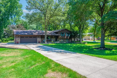 2832 Shadow Dr SE, Rochester, MN 55904