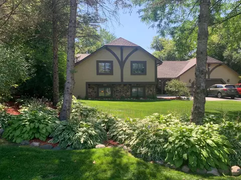 1588 Sherwood Way, Eagan, MN 55122
