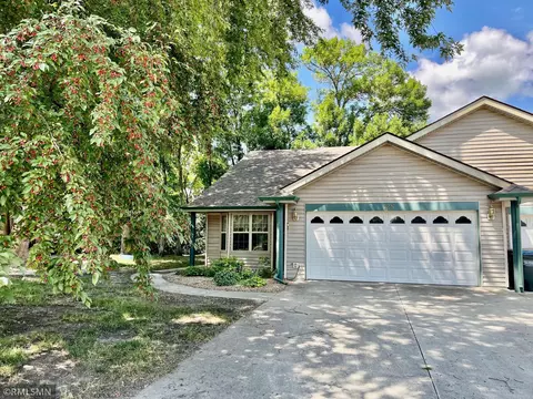 128 Morningside Dr NE, Hutchinson, MN 55350