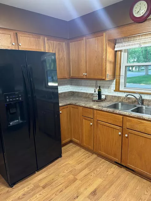 505 Washington Ave, Marshall, MN 56258 photo 9