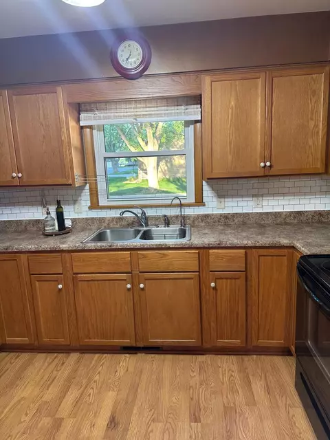 505 Washington Ave, Marshall, MN 56258 photo 4