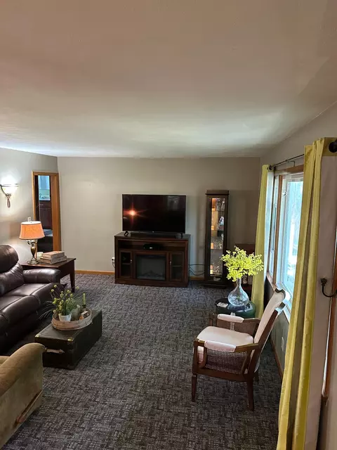 505 Washington Ave, Marshall, MN 56258 photo 2