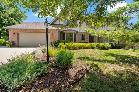 7701 W 99th St W, Bloomington, MN 55438